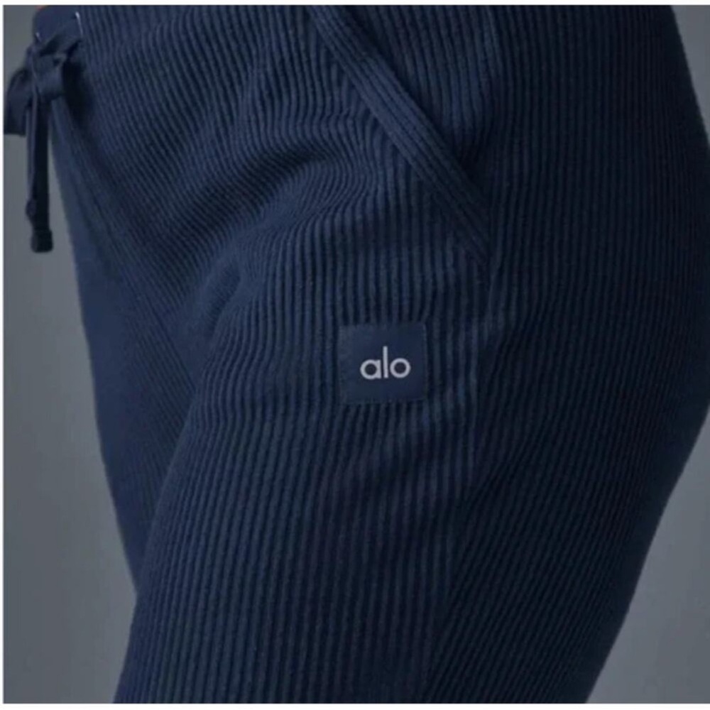 (XS) NWT $134 Alo Yoga Muse Wide Leg Pant Navy Size XSmall - Picture 2 of 4